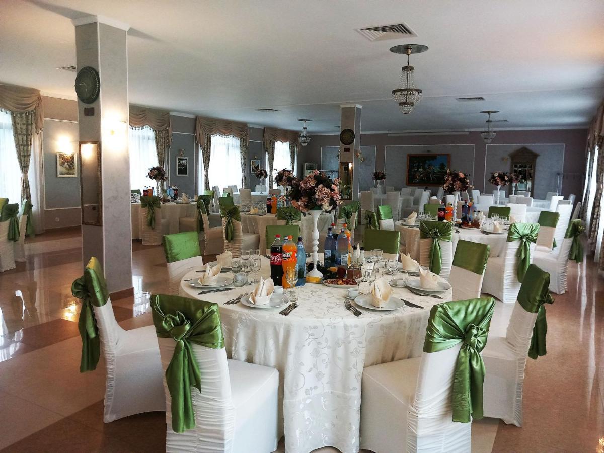 Hotel Suprem Băile Olăneşti المظهر الخارجي الصورة